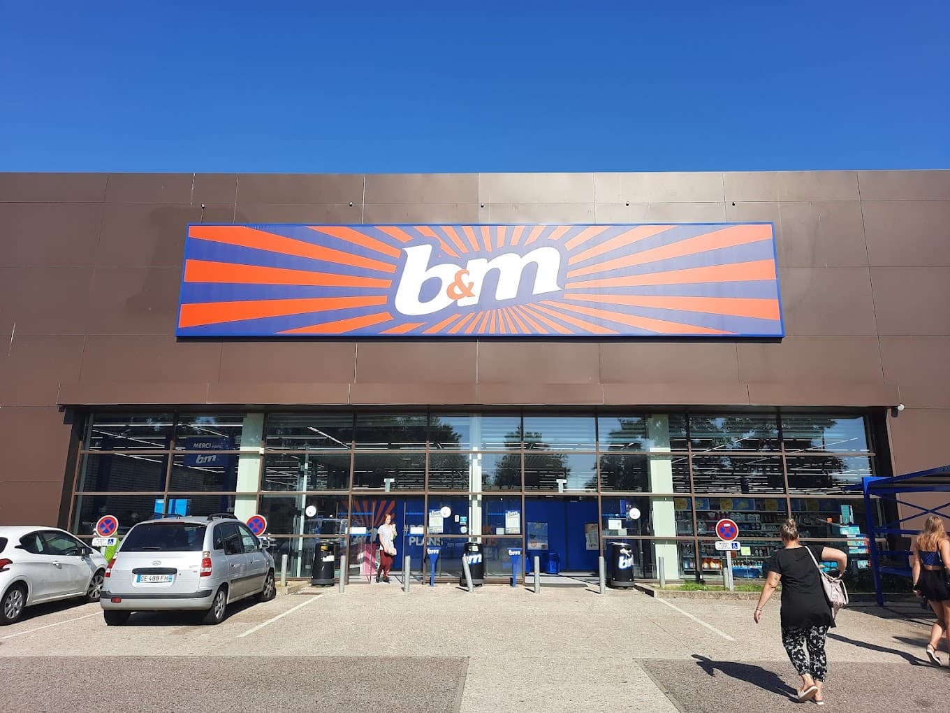 B&M