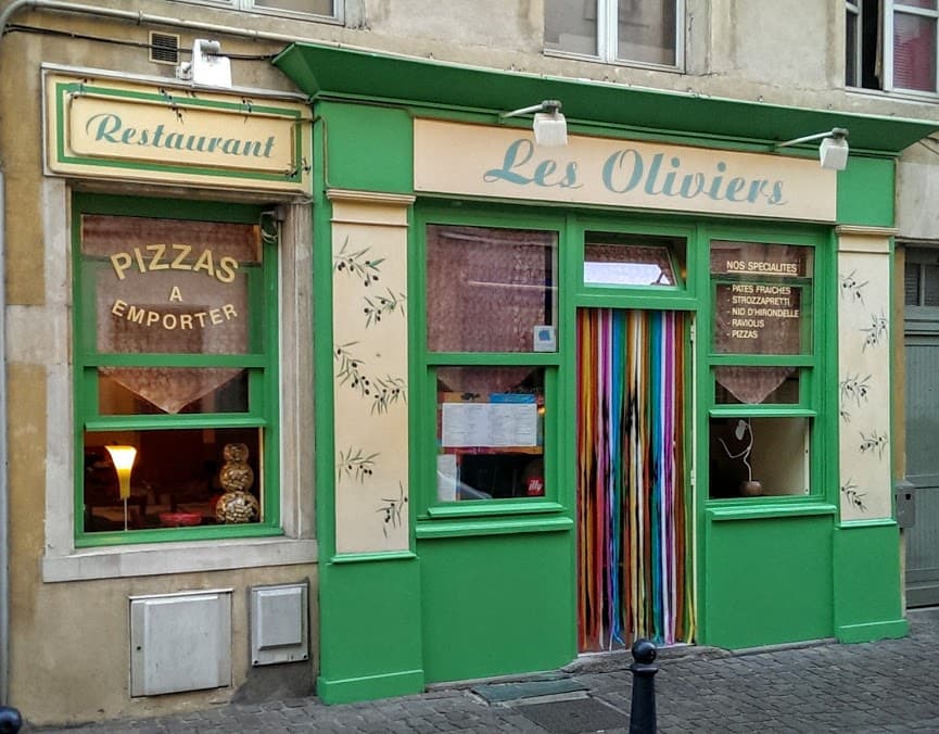 Les Oliviers